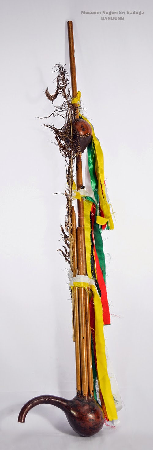 ALAT MUSIK TRADISIONAL ASAL KALIMANTAN BARAT - TradisiKita