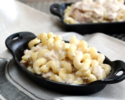 Mac n Chicken, just your best Mac n Cheese with chicken, with protein ♥ KitchenParade.com. One-Pot Comfort Food. Weeknight Easy, Weekend Special. Long-Time Family Favorite. High Protein. Great for Meal Prep. Recipe, insider tips, nutrition and Weight Watchers points included.