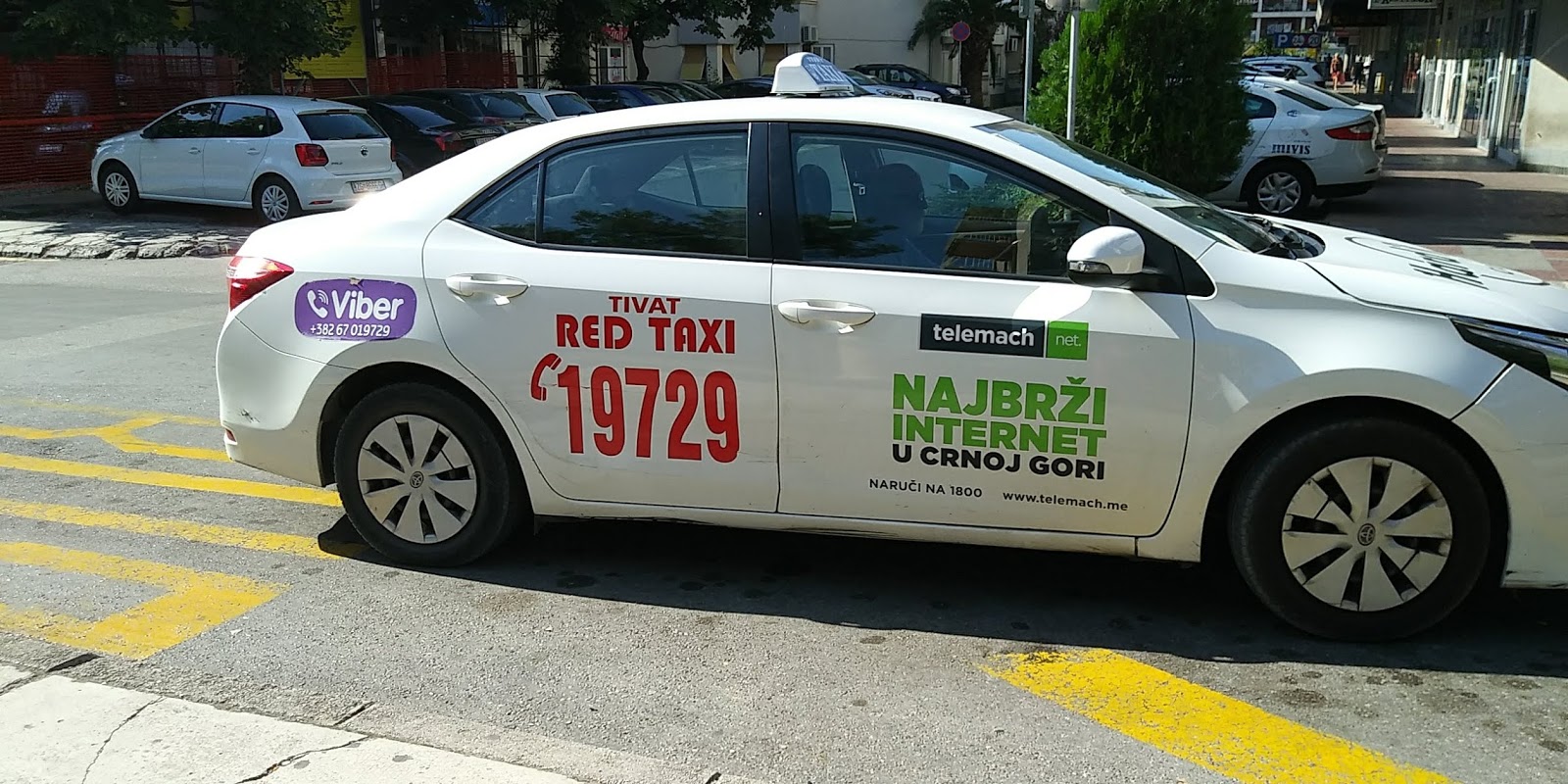 Такси красный сулин телефон. Сервис такси в Черногории. Ред такси Балашиха. Красное такси. Много такси.