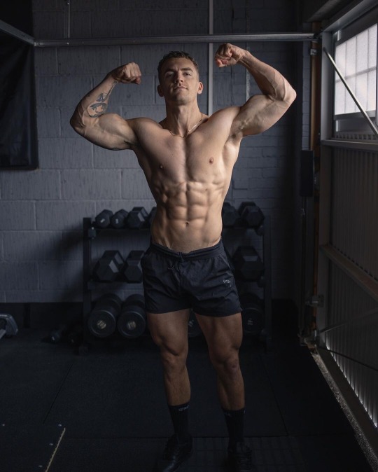 mysterious-straight-bro-flexing-biceps-shirtless-fit-gym-body