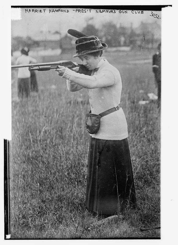 Women%2BPosing%2Bwith%2BGuns%2B(25).jpg