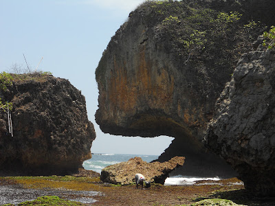 Panjat Tebing di Pantai