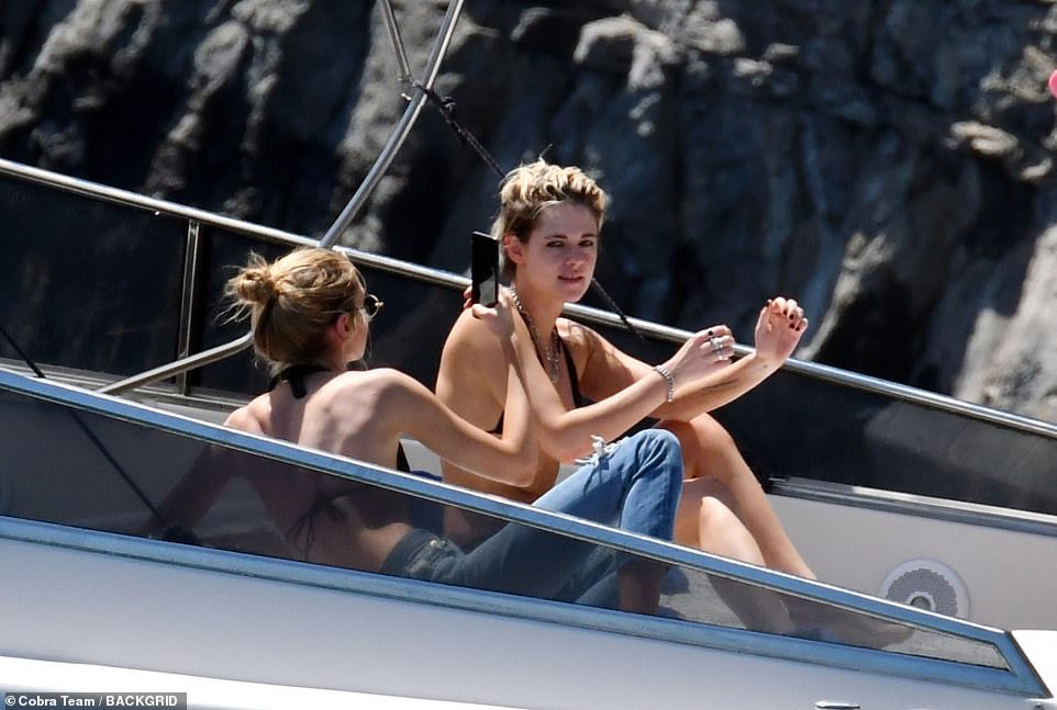 Kristen Stewart And Stella Maxwell Nude