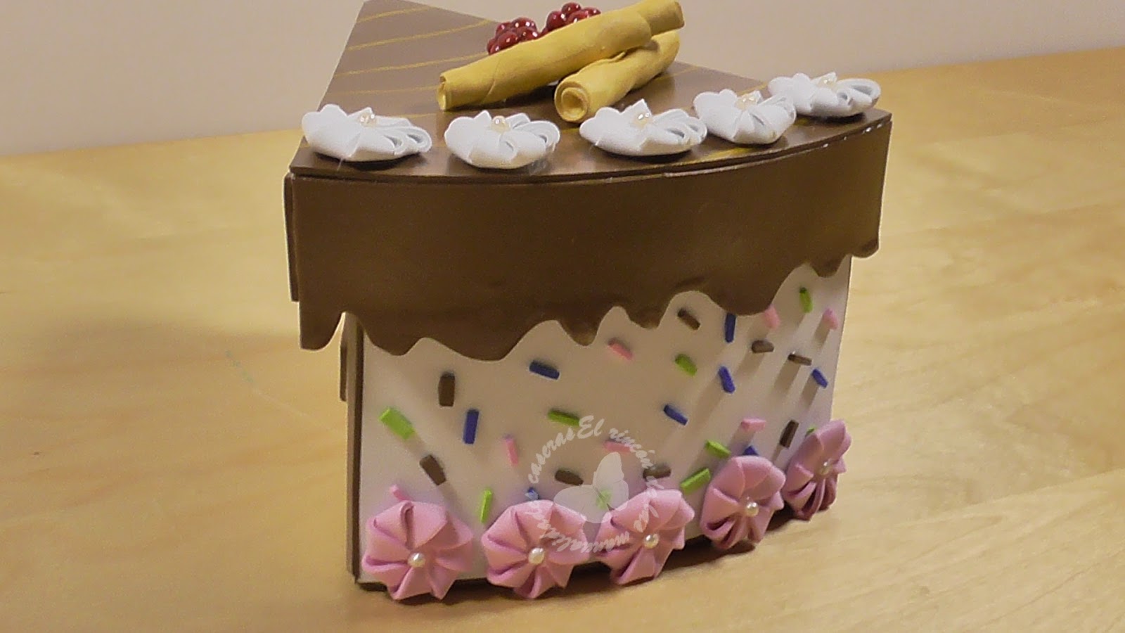 El rincón de las manualidades caseras.: Cómo hacer una caja tarta para  regalo o cumpleaños. Con cartón y foamy - goma eva