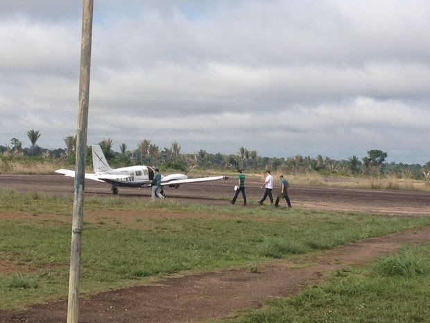 Pilotos embarcam de RO para MT após 40 dias de sequestro na Bolívia