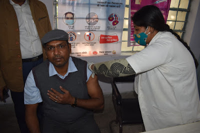 गया डीएम ने ली कोविड19 का टीका, AnjNewsMedia. DM Gaya, Covid Vaccines