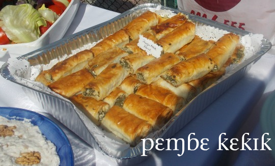 El açması ıspanaklı peynirli börek ve İzmirli yemek blogu yazarları