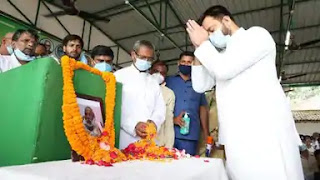 रघुवंश प्रसाद का निधन: RJD का झंड़ा झुका, सभी कार्यक्रम सात दिनों तक रद्द रघुवंश प्रसाद का निधन: RJD का झंड़ा झुका, सभी कार्यक्रम सात दिनों तक रद्द