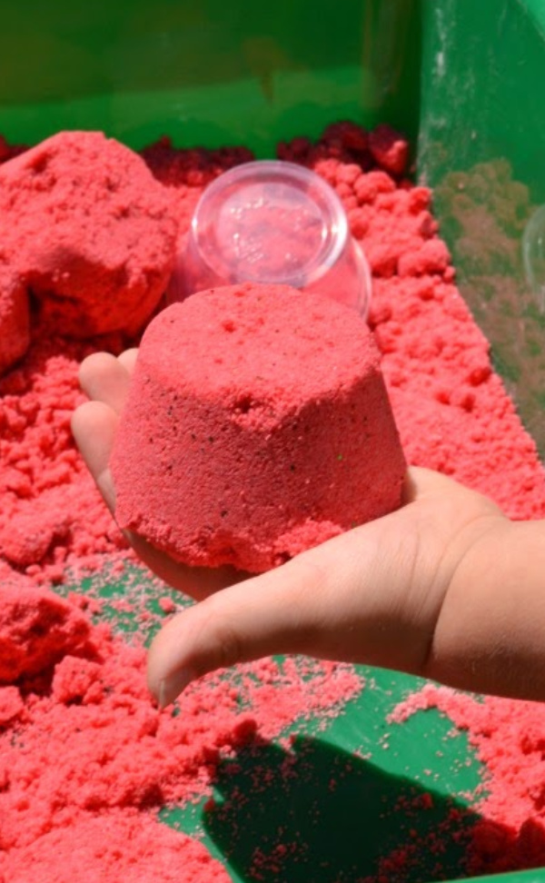 Make your own moon sand that smells just like apple!  My kids love this play recipe. #applecraftspreschool #applecrafts #applecraftsforkids #apples #applespreschooltheme #applesrecipes #moonsand #moonsandrecipe #moonsanddiy #fallcrafts #growingajeweledrose #activitiesforkids