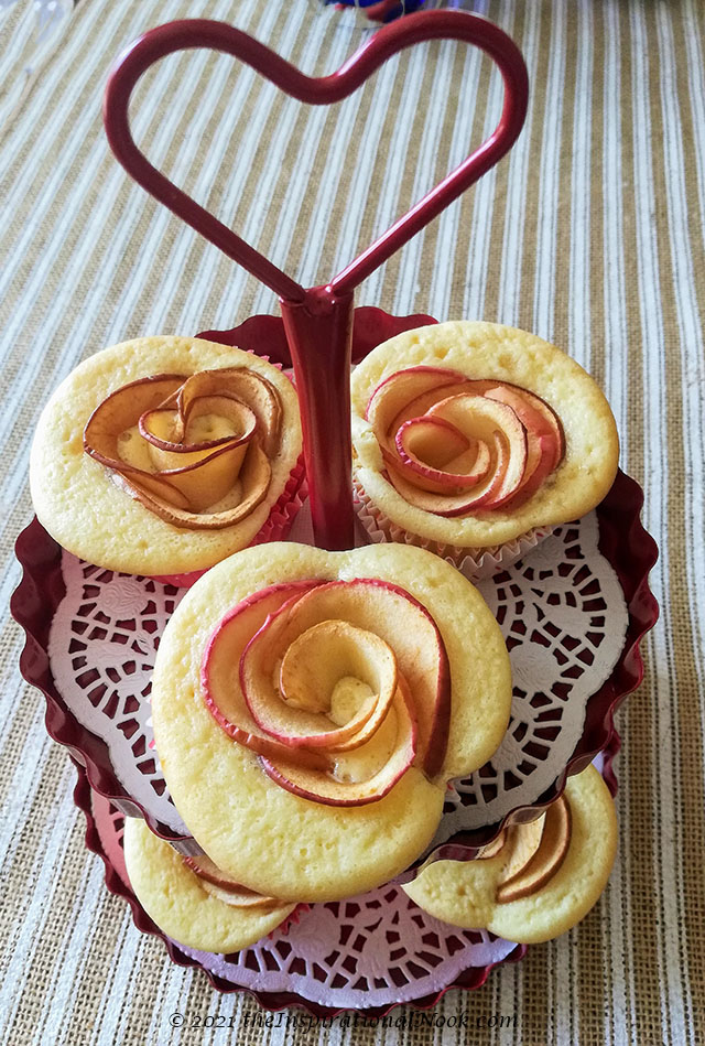 Vanilla Rose Cupcakes Without Frosting