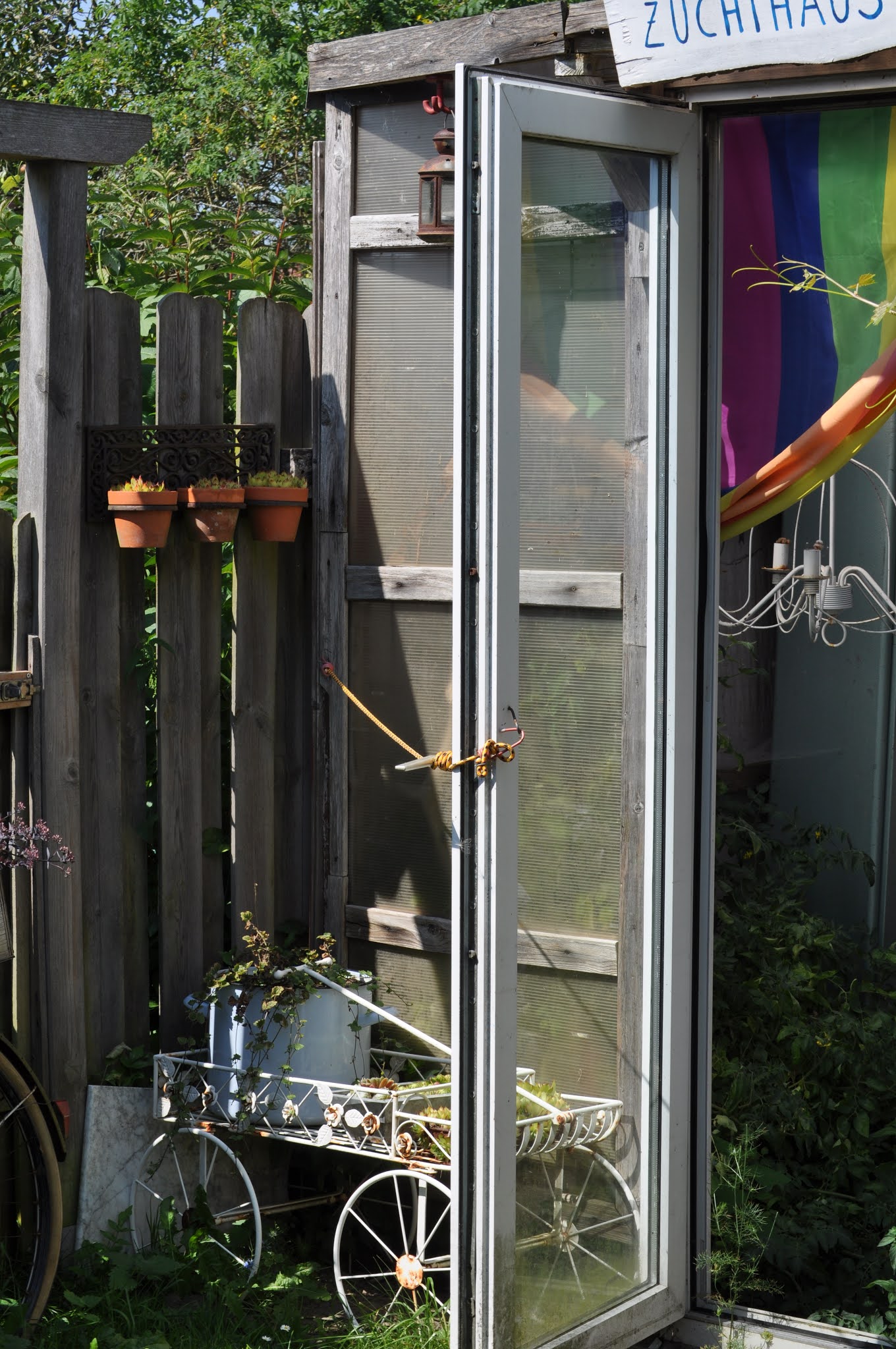 ICH NEHM EUCH MIT IN DEN GARTEN HINTERM HAUS