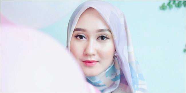 tutorial hijab segi empat syar'i untuk wajah bulat cara memakai jilbab segi empat untuk wajah bulat