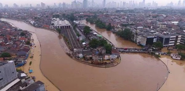 Beda Penanganan Banjir Anies Dan Jokowi, DPRD: Penggusuran Bikin Warga Marah