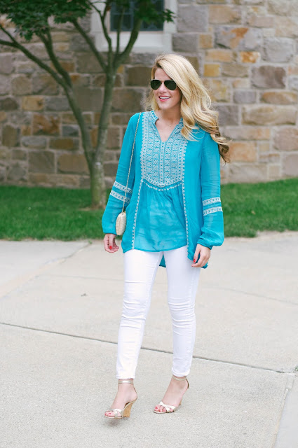 teal tunic and white jeans with manolo blahnik wedges