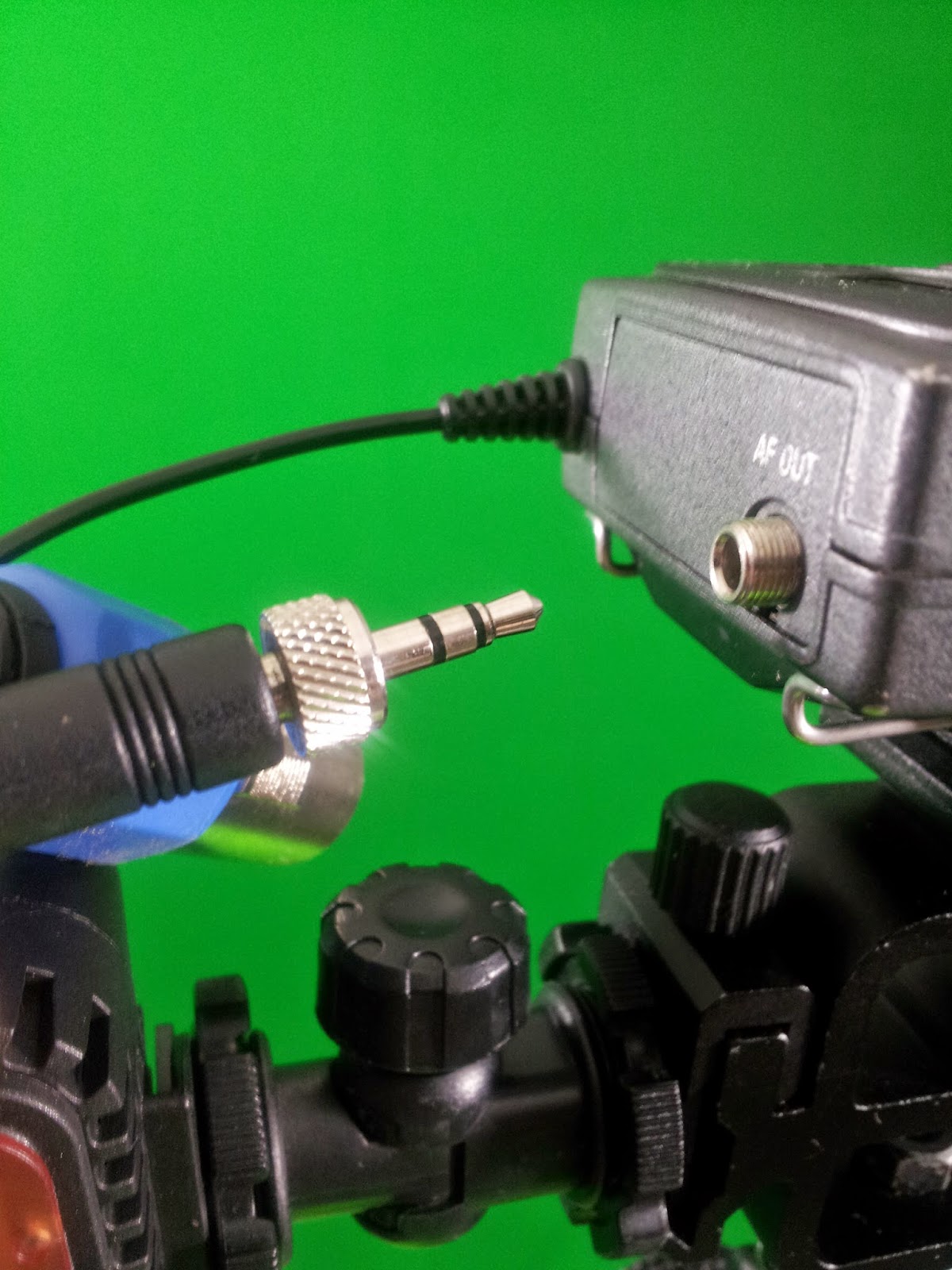 The UniGripPro How to use a wireless microphone and your smartphone