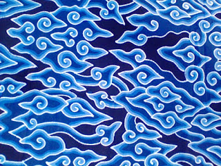  Batik merupakan karya seni yang dituangkan melalui media kain atau benda lain yang dapat Indahnya Batik Tradisional Daerah di NUSANTARA