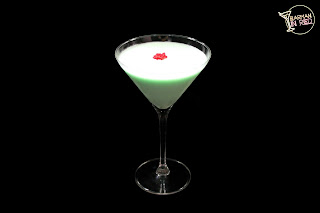 coctel green forest barman in red