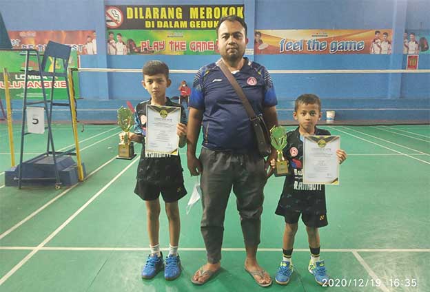 Kakak Adik dari Agam Juara Open Turnament Badminton PBSI Medan