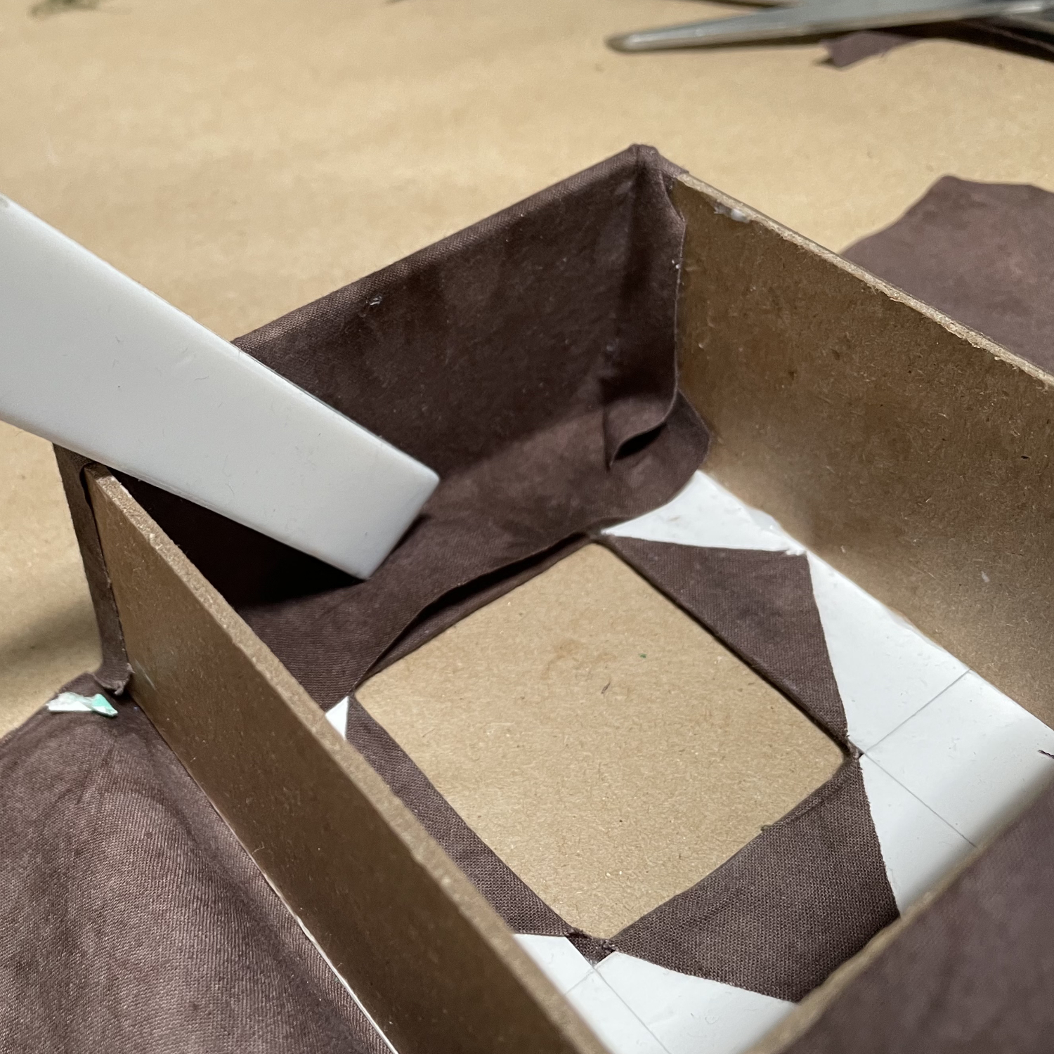 Instructions Wrapping a Box Top with Unbacked Cloth