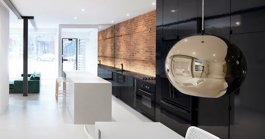 Una cocina negra y blanca como elemento central - Cocinas con estilo