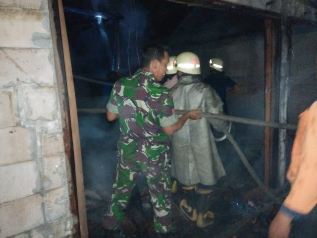 Dua Unit Rumah Di Tanon Hangus Terbakar