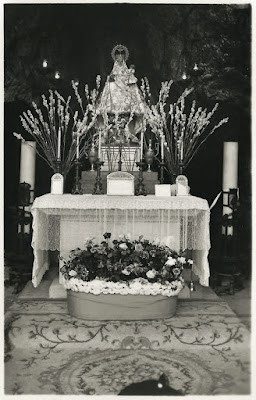 Altar de la Virgen de Covadonga. Postal Garrabella y cía