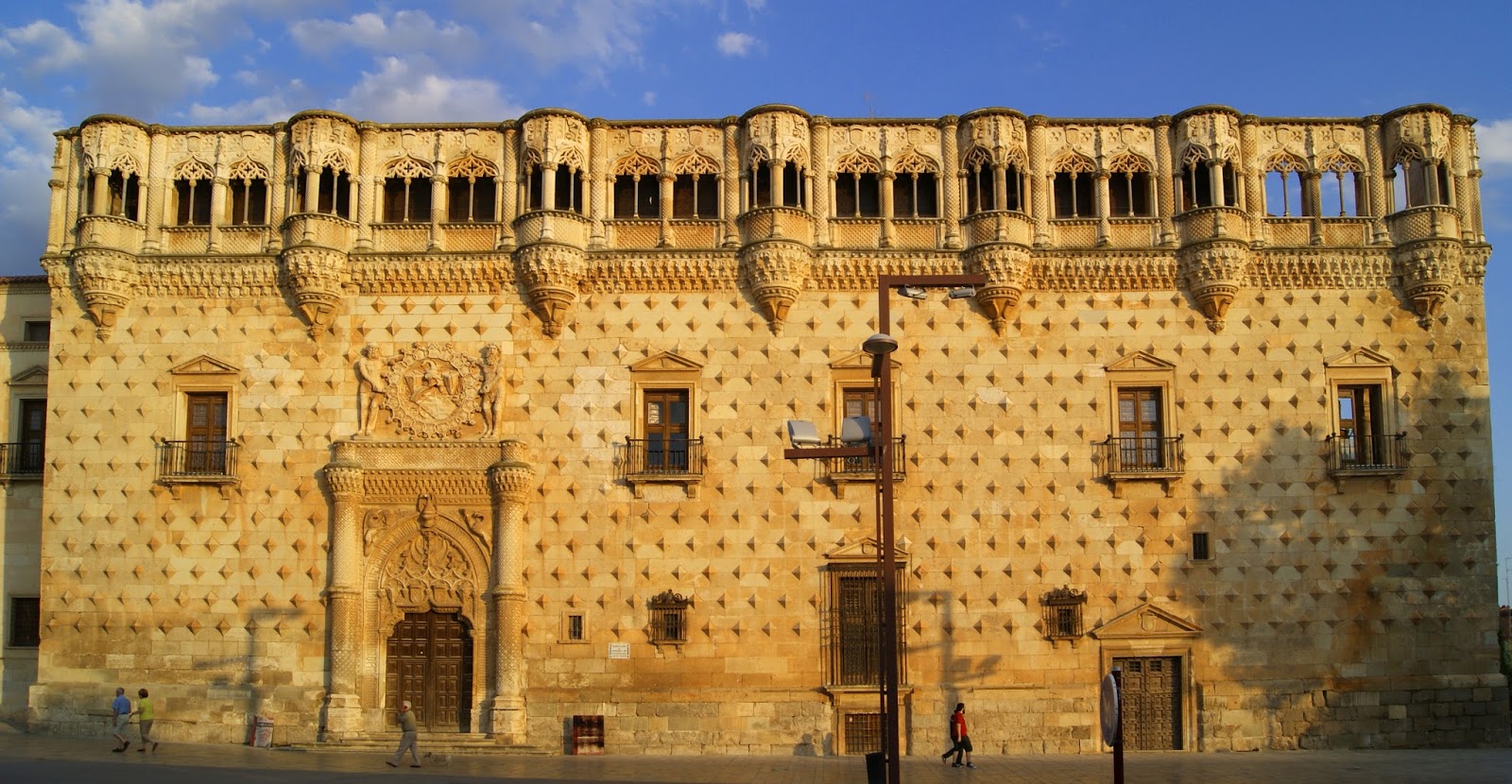 HISTORIA DEL ARTE temas, imágenes y comentario Palacio del Infantado. Guadalajara.