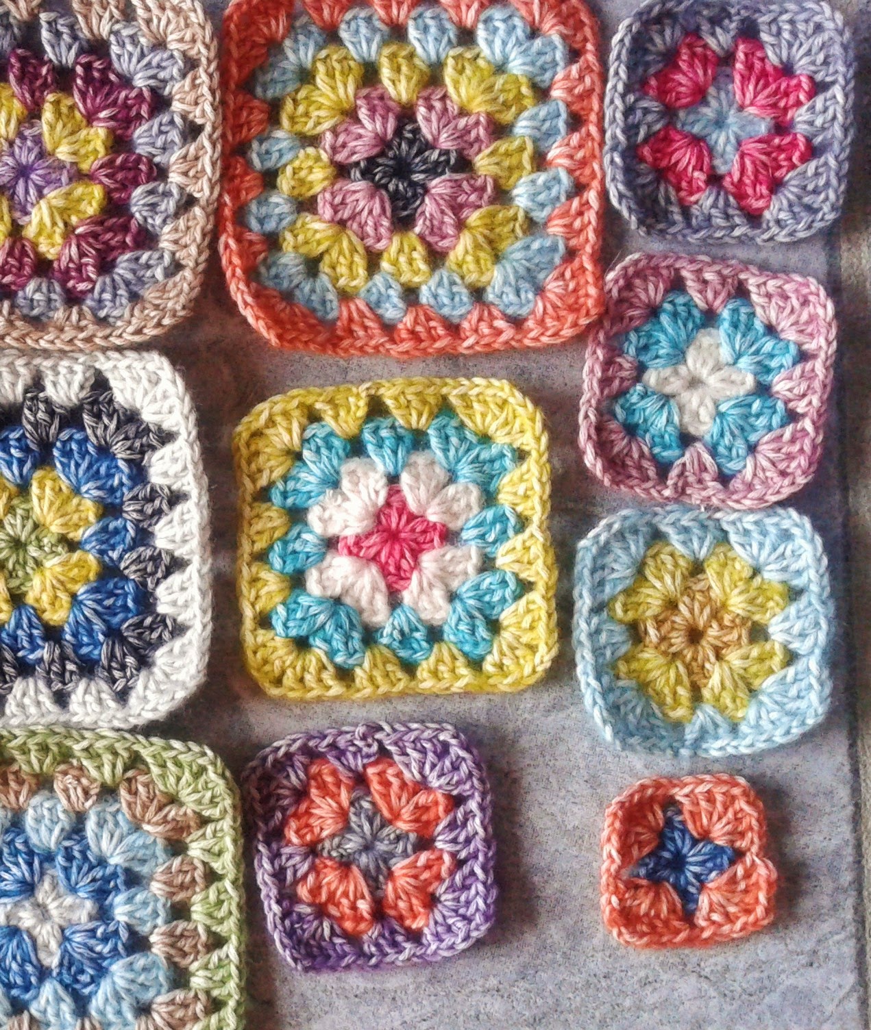 funkycrochet: A colourful Granny Square Crochet Bag, some nice New Yarn ...