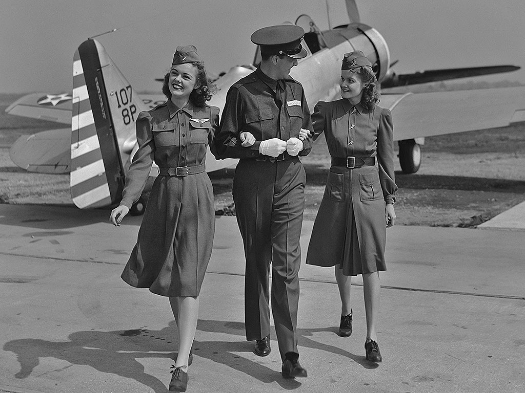 flight-attendant-uniforms-1.jpg