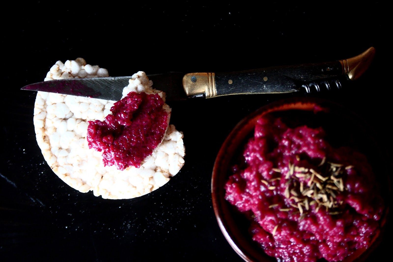 Beetroot dip Oh, Almonds