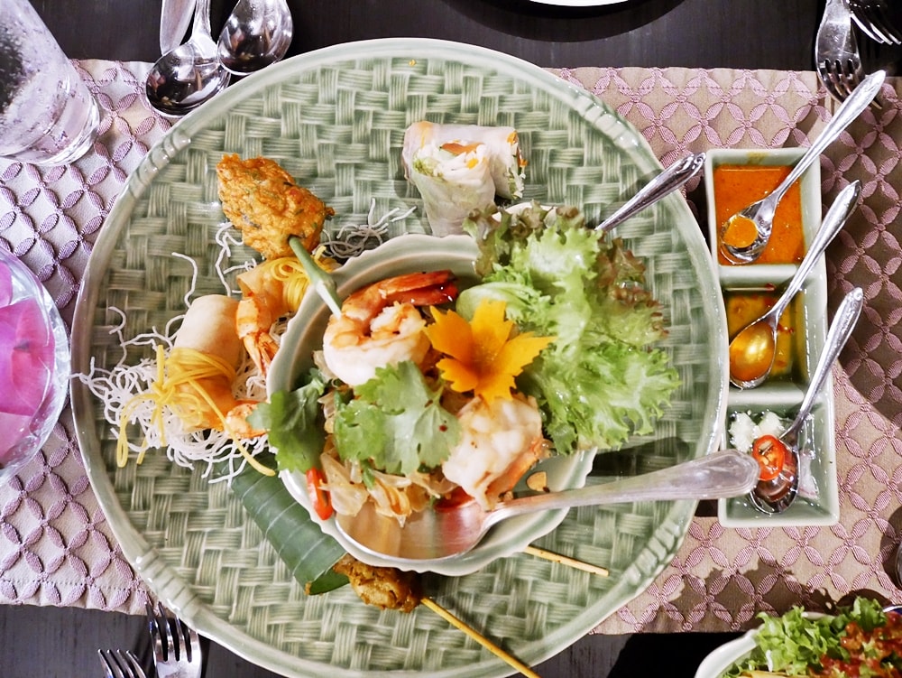TASTEFUL THAILAND DINNER AT SALATHIP, SHANGRILA BANGKOK