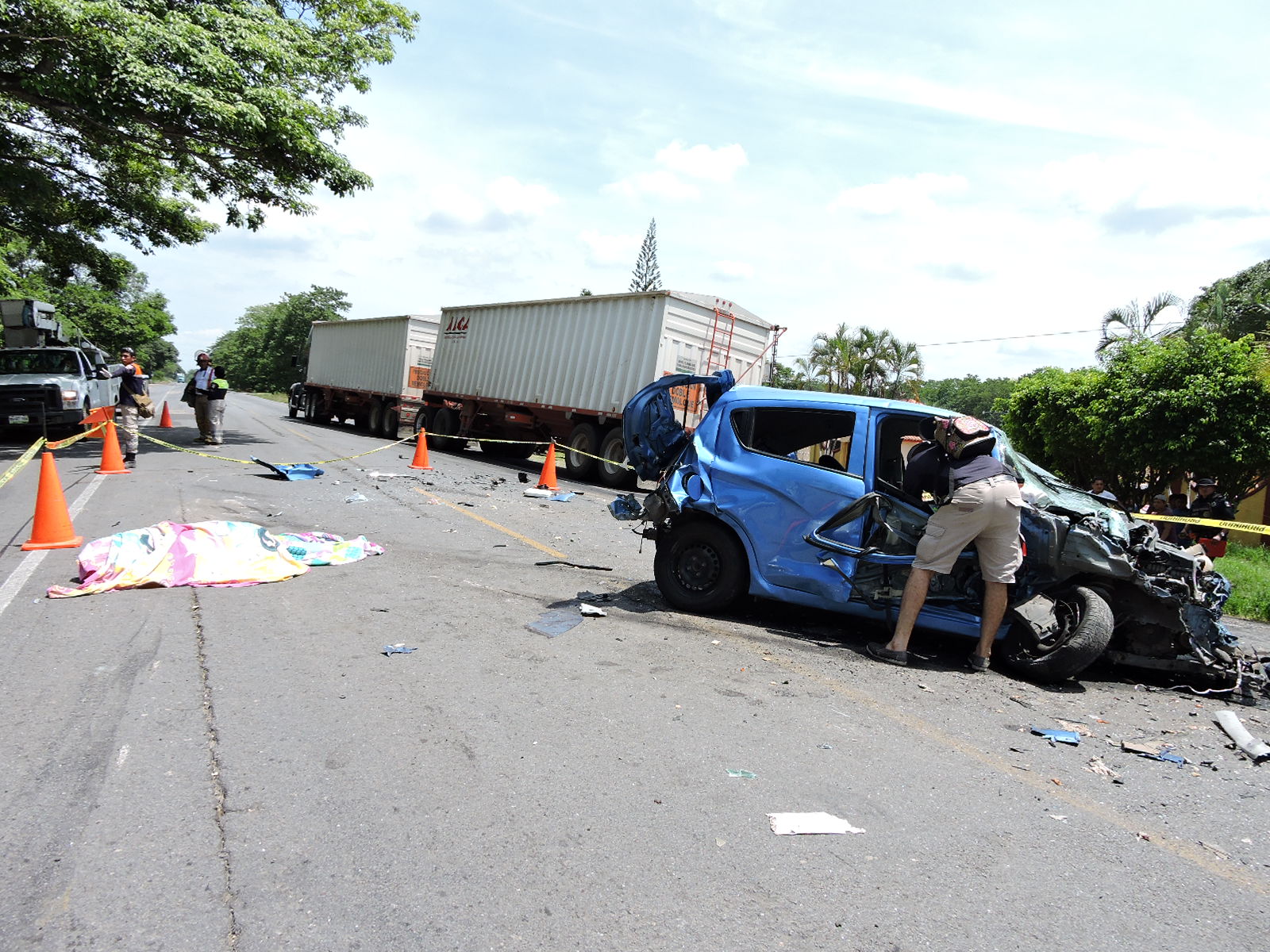 Encontronazo en Loma Alta deja muertos y heridos!! (VIDEO) AL REPORTE