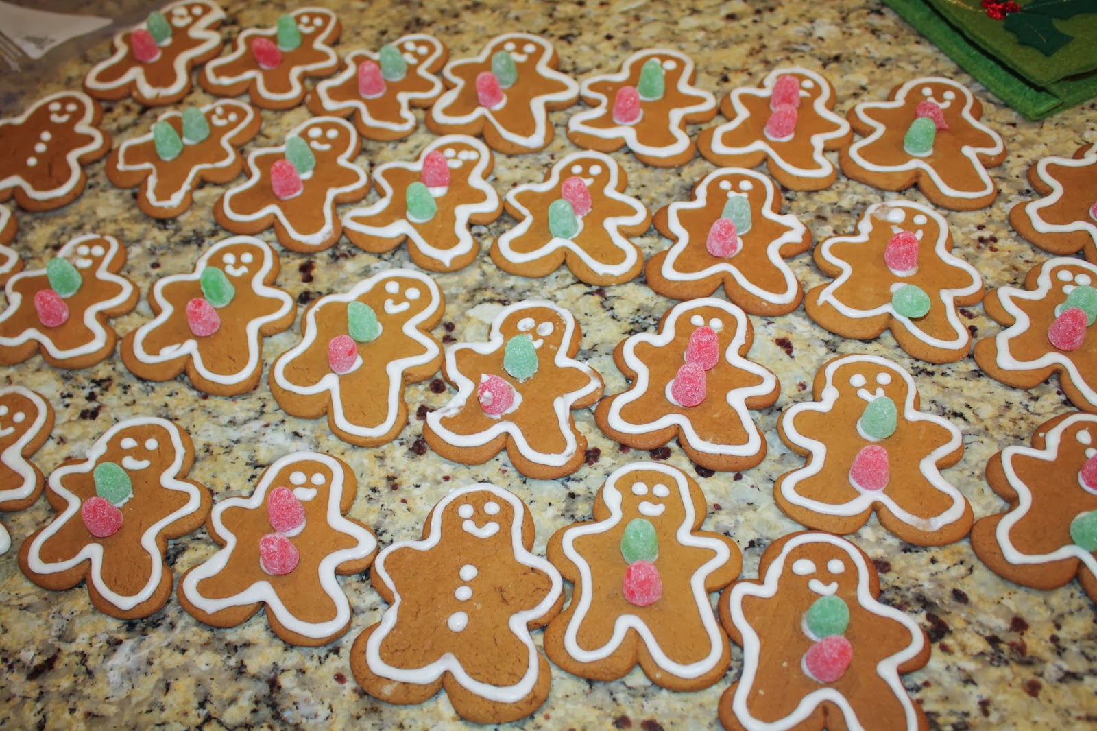 RACHAEL'S FAVORITE RECIPES: Gingerbread Men Cookies