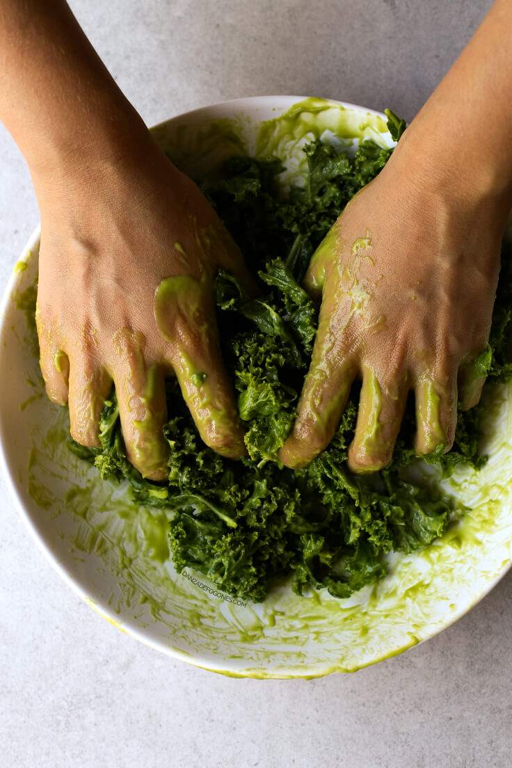 How to massage the kale | danceofstoves.com #vegan How to massage the kale | danceofstoves.com #vegan