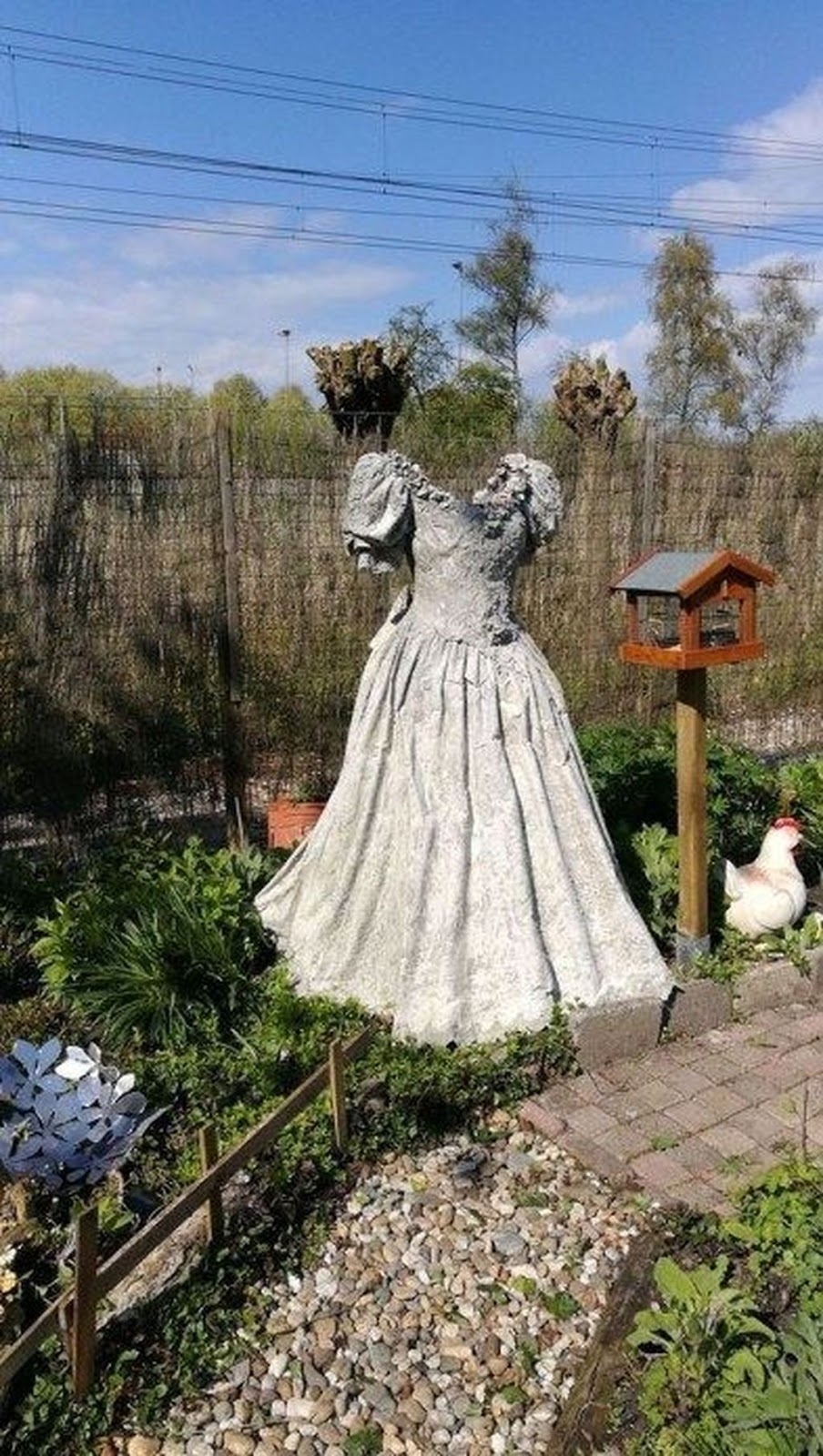 20+ Fabulous Garden Scarecrow Ideas