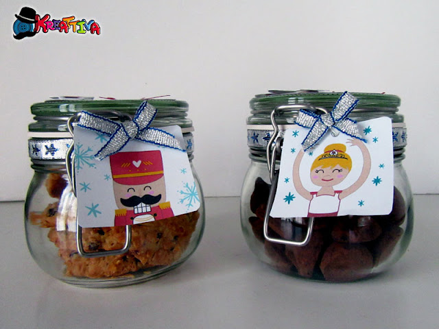 Biscotti e tartufi fatti in casa confezionati in barattoli di vetro personalizzati con kit kreatulab