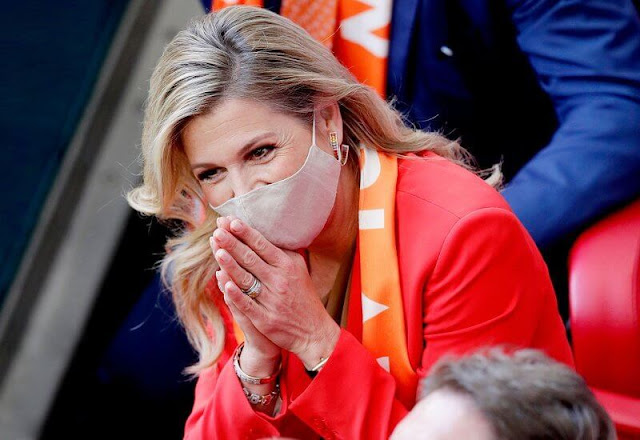 King Willem-Alexander and Queen Maxima attended the UEFA 2020 football match. Massimo Dutti orange suit, Natan, Zara red blazer
