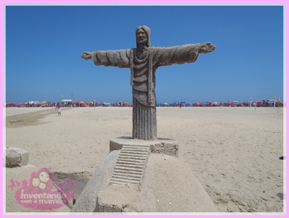 Escultura em Areia na Praia de Copacabana Cristo Redentor