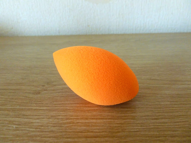 Real Techniques Miracle Complexion Sponge V's The Beauty Blender - Is There A Difference?