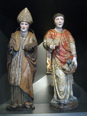 duas esculturas de arte sacra no Museu da Misericórdia do POrto