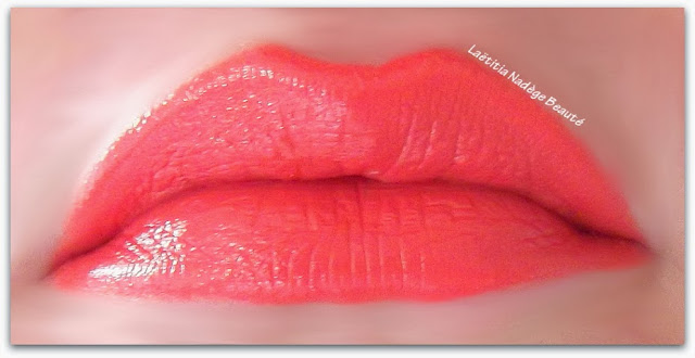  MAC COSMETICS  Vegas Volt Amplified Creme Lipstick .