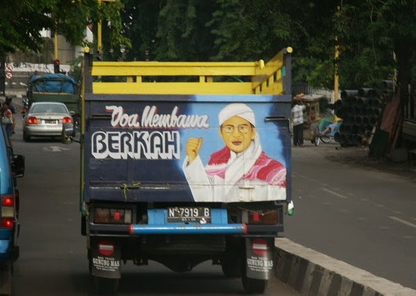 Kreatif, Gambar dan Tulisan Unik di Belakang Truk yang Bisa Bikin Kamu Ketawa Ketiwi Sendiri