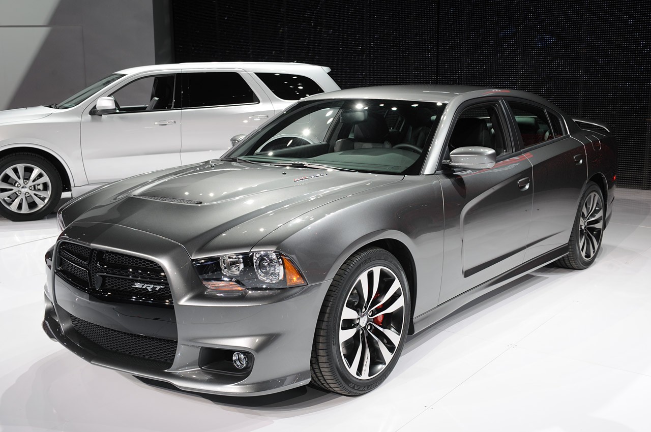 THE WORLDS FAMOUS CARS: CHARGER SRT 392