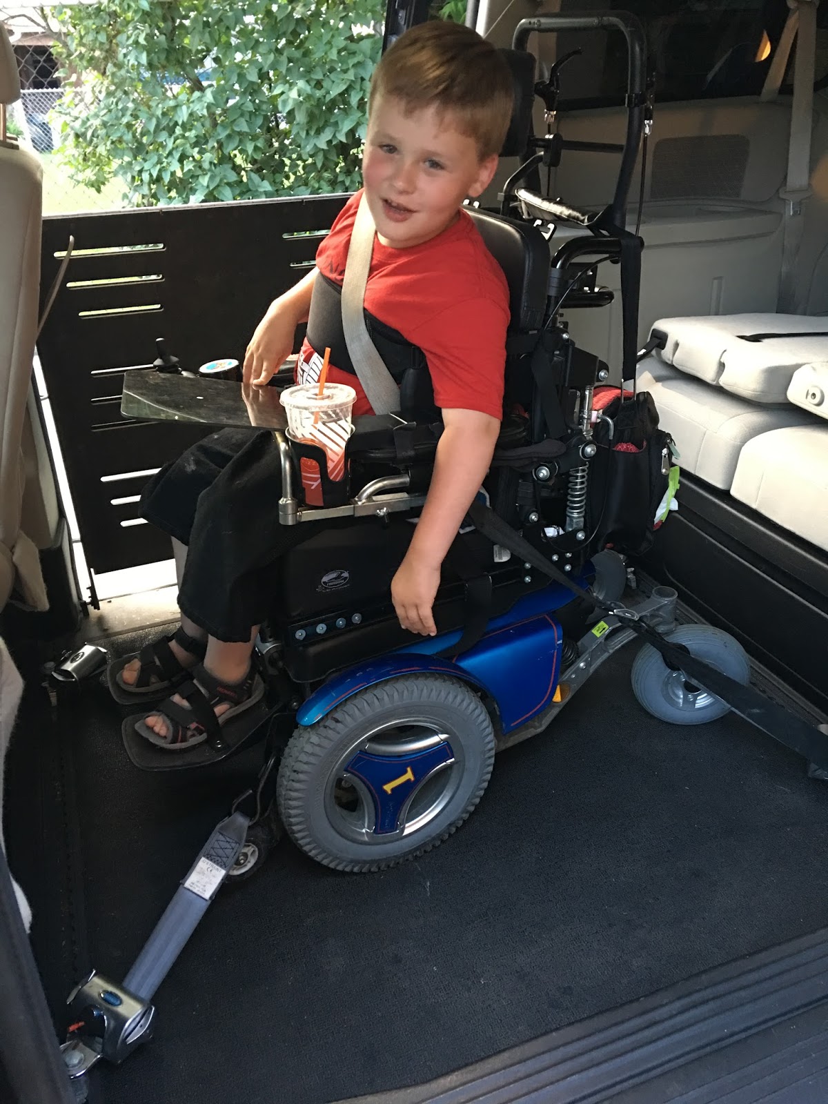 2012 Chrysler T&C Braun CompanionVan conversion Mobility Van