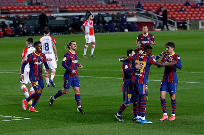 ميسي يقود برشلونة لاكتساح الافيس بخماسية في الدوري الإسباني.. صور