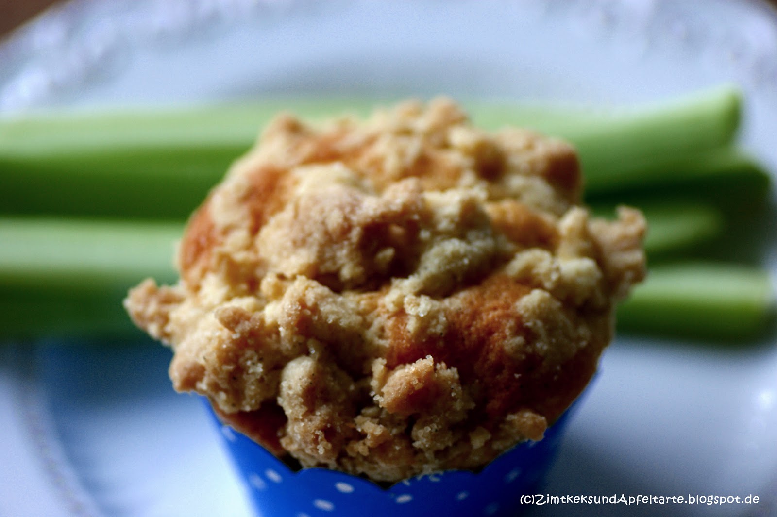 Zimtkeks und Apfeltarte: Rhabarber-Muffins mit Vanillestreuseln