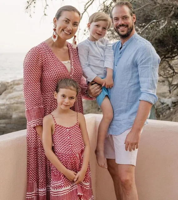 Maria Teresa, Princess Stephanie, Prince Charles, Princess Alexandra, Princess Amalia. Princess Claire in Young Empire dress