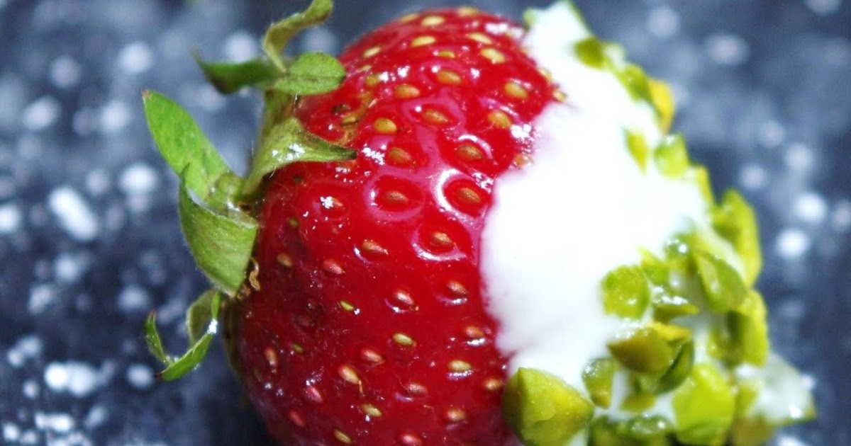 stuttgartcooking: Erdbeeren in warmer, weißer Schokolade getaucht und ...
