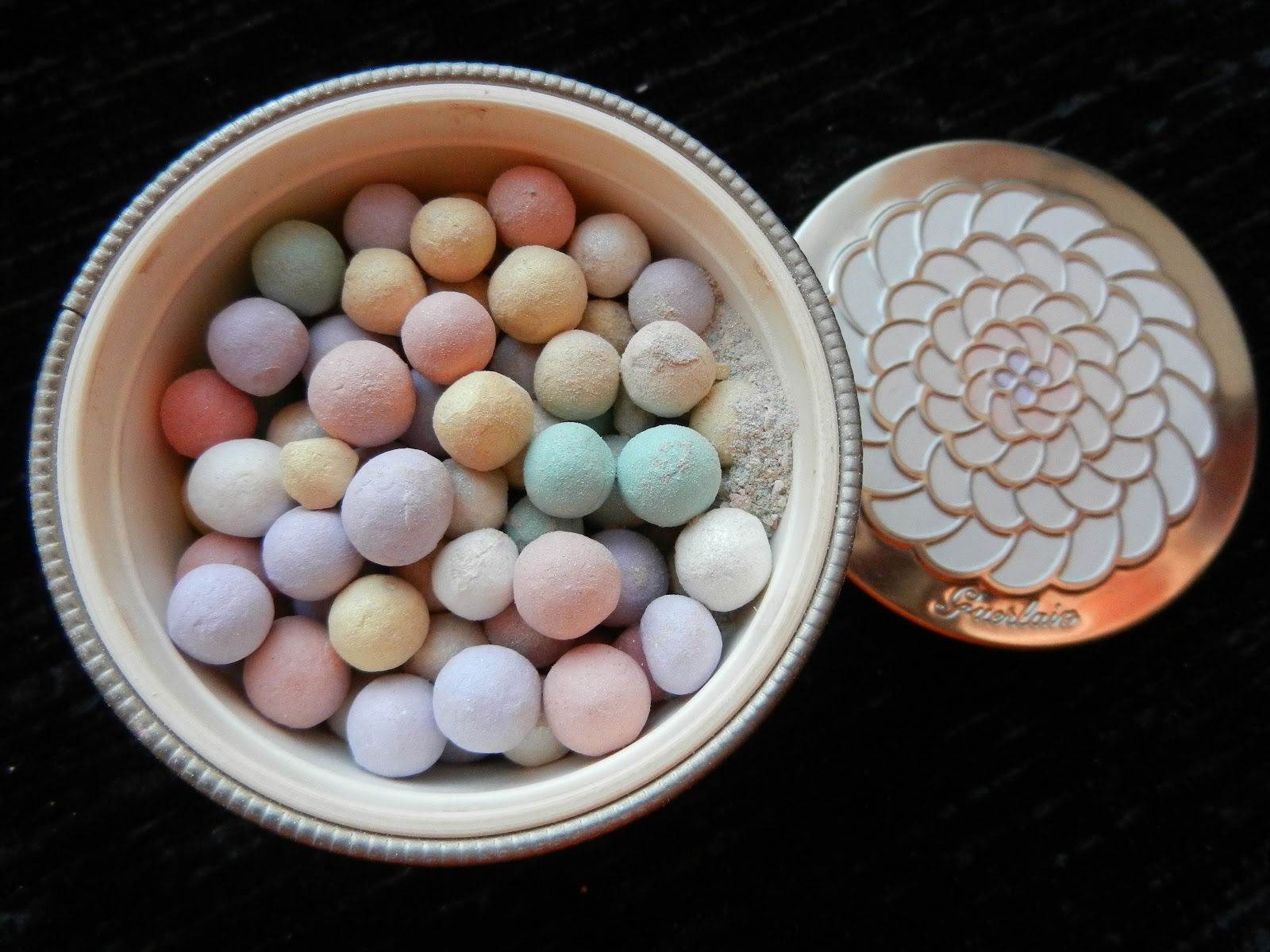 Пудра шарики герлен. Meteorites guerlain пудра golden. Guerlain meteorites powder pearls. Пудра meteorites. Герлен метеориты 68.