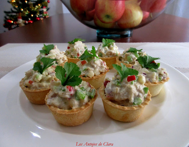 Tartaletas Rellenas Con Ensaladilla De Atún Y Manzana 
